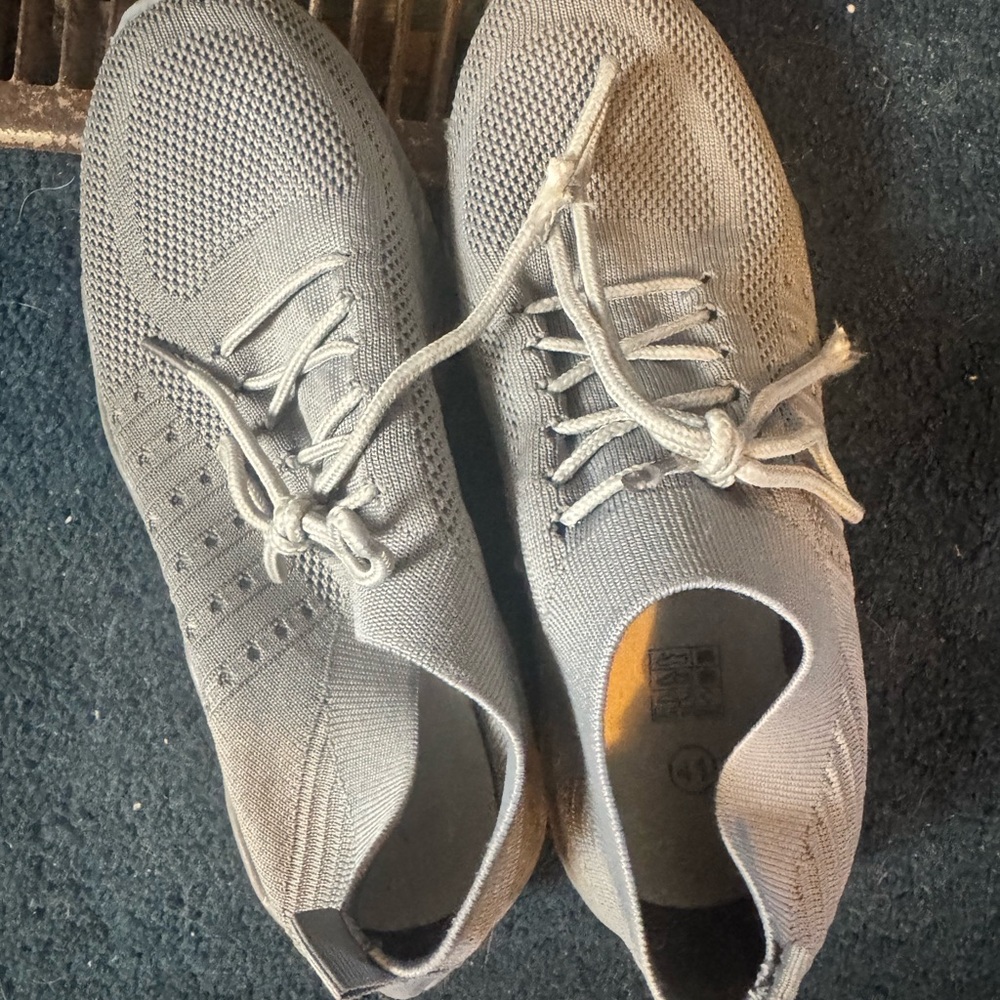 women's shoes size 9.5